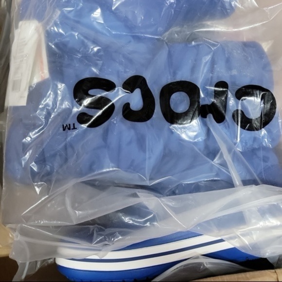 CROCS Women's Winter Puff Boots Get ready for winter. Different sizes - Picture 4 of 6